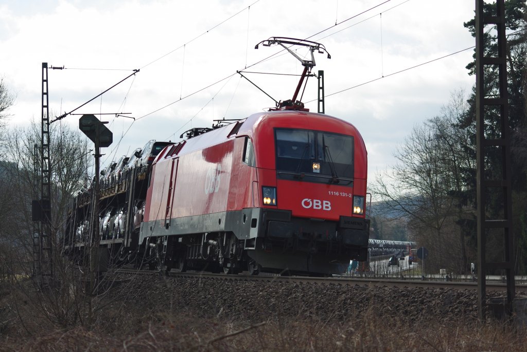 Eine sterreicherin in Hessen: 1116 131-2 mit Autotransportwagen in Fahrtrichtung Norden bei Albungen. Aufgenommen am 16.03.2010.