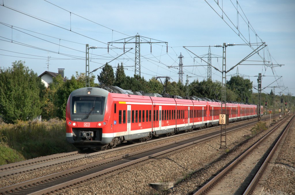 Eine Packung Elektroschrott mit 440 009,033,008 und mit 005 am 23.09.12 in Mnchen-Langwied