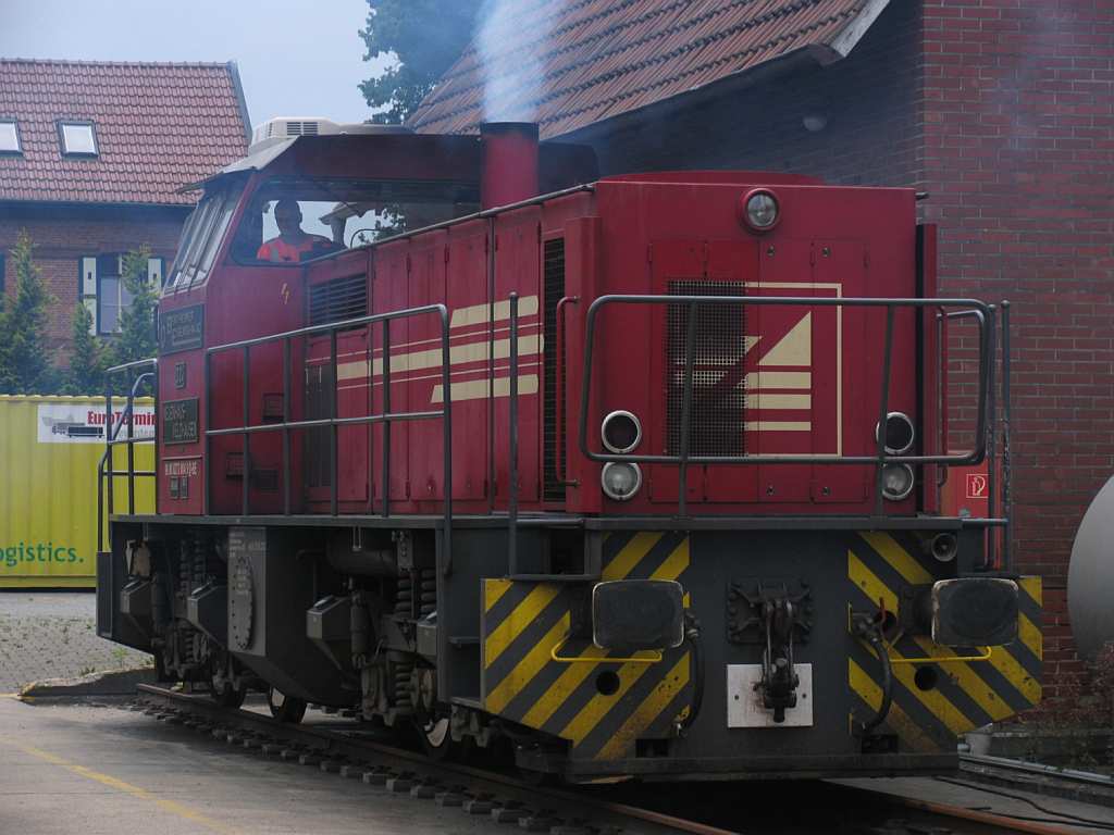 Eine qualmende D24 (272 004-9) der Bentheimer Eisenbahn AG auf Bahnhof Bentheim Nord am 10-7-2012.