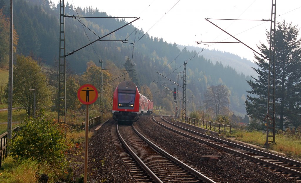 Eine RB erreicht aus Lichtenfels kommend Frtschendorf. Nahc kurzem Aufenthalt ging es am 23.10.10 weiter Richtung Saalfeld(Saale).