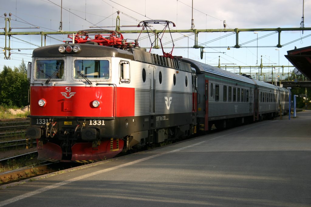 Eine RC6 im Bahnhof von Lulea am abend des 15.08.2009