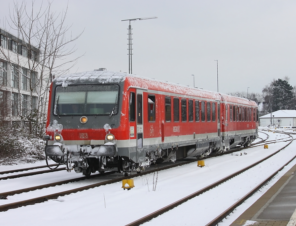 Eine Regionalbahn aus Lindau erreicht Friedrichshafen Stadt, der VT628 wird in Friedrichshafen Stadt Kopf machen und gen Friedrichshafen Hafen fahren, 09.02.2013