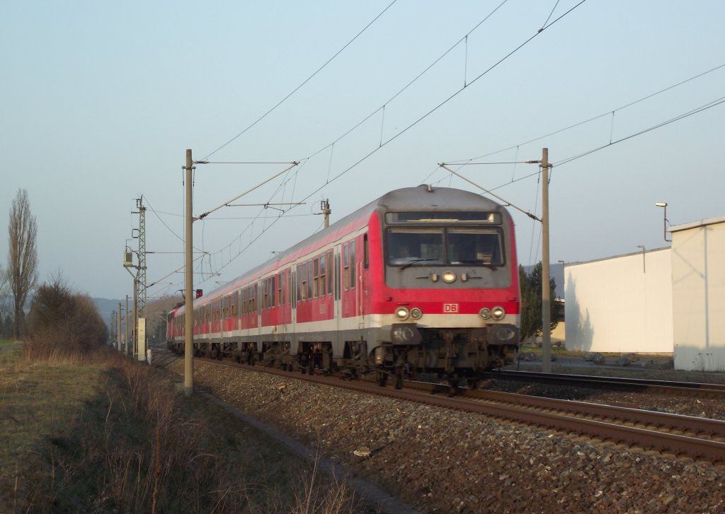 Eine Regionalbahn von Kronach nach Bamberg ist am 29. Mrz 2011 auf der Frankenwaldbahn bei Kps unterwegs.