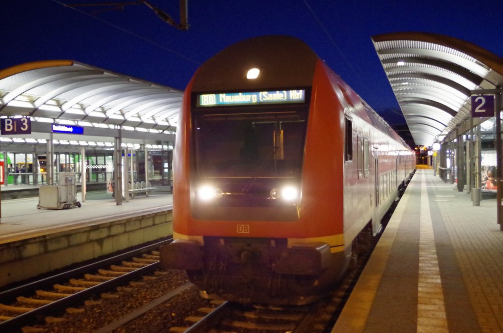 Eine Regionalbahn nach Naumburg (Saale) steht am 26.12.2012 in Saalfeld (Saale)