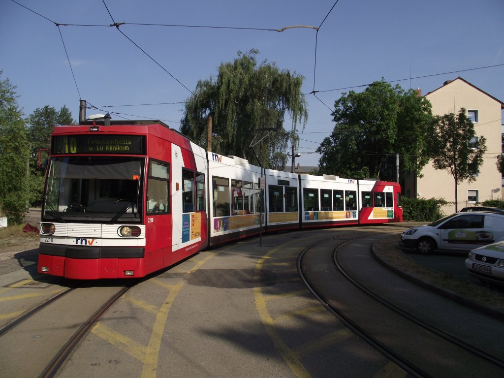Eine RNV Straenbahn in Ludwigshafen am 02.06.11
