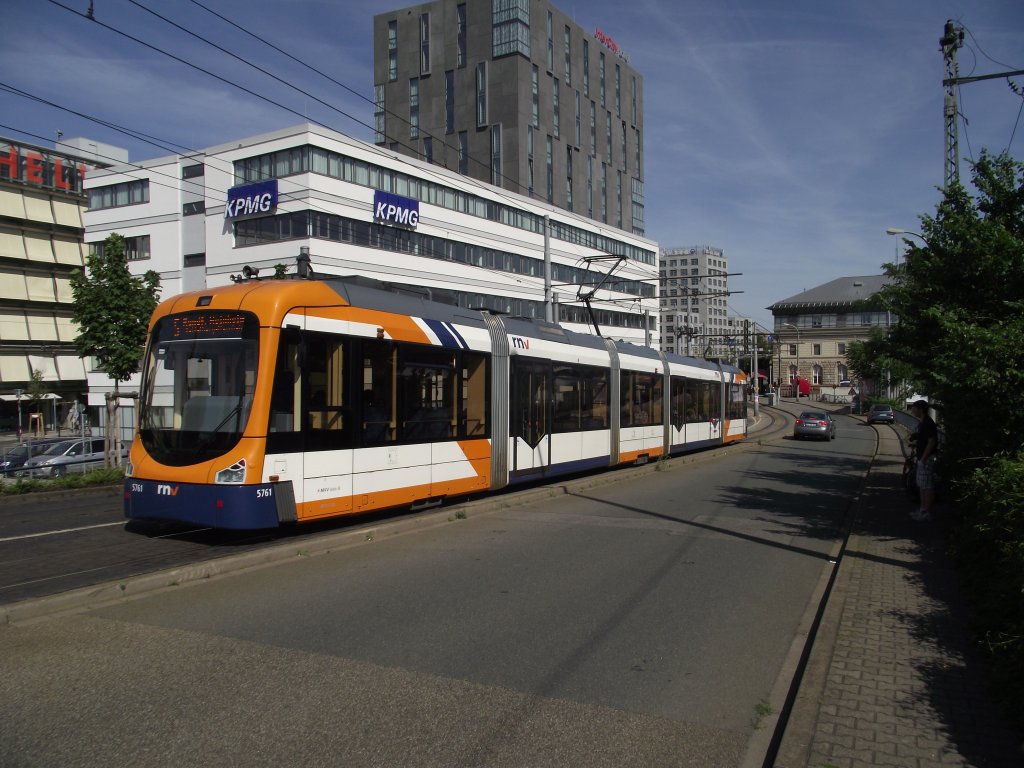 Eine RNV Variobahn am 29.05.11 in Mannheim 