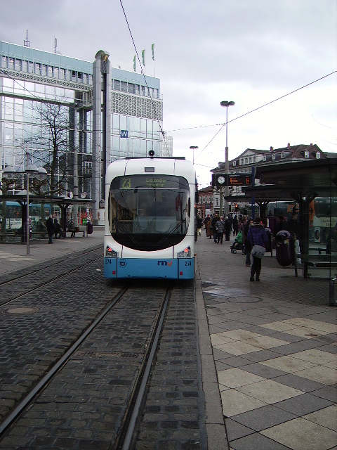 Eine RNV Variobahn in Heidelberg am 05.02.11