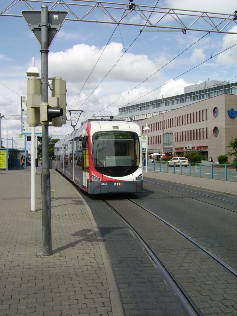Eine RNV Variobahn in Heidelberg Hbf am 27.05.11