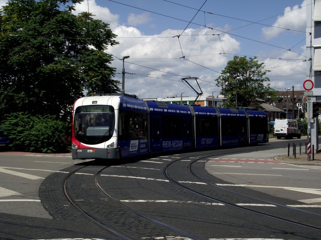 Eine RNV Variobahn (RNV8) in Heidelberg am 08.07.11