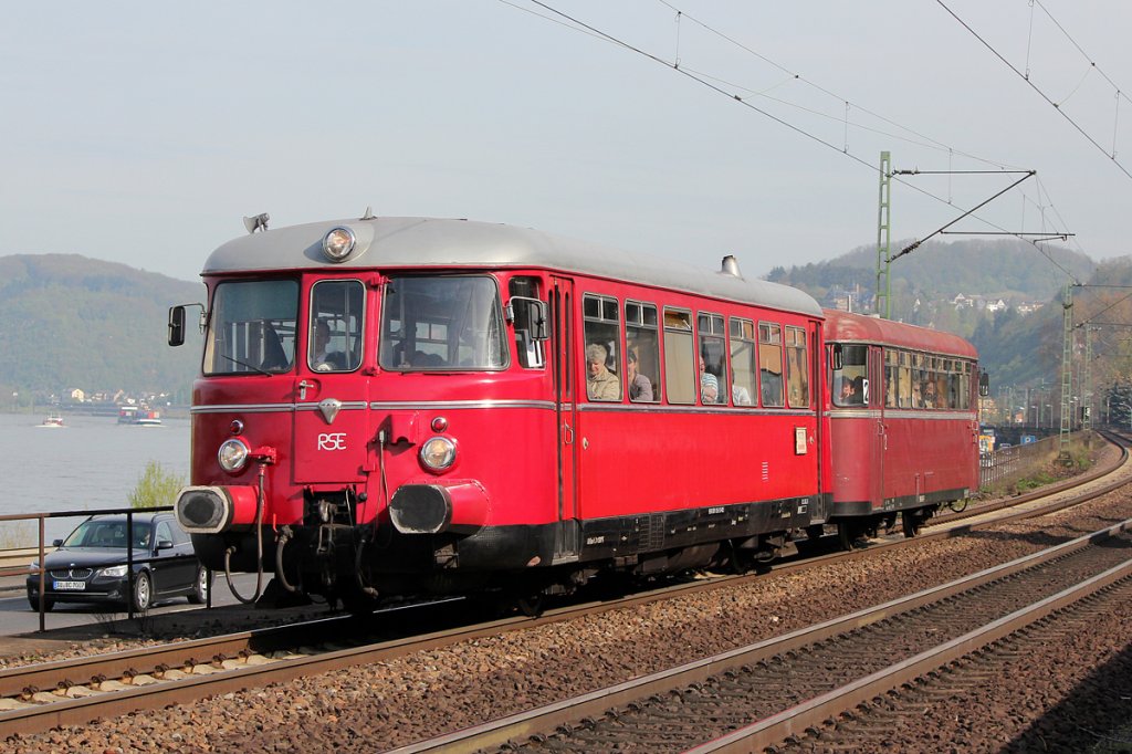 Eine RSE Schienenbus Garnitur in Dattenberg am 28.04.2012