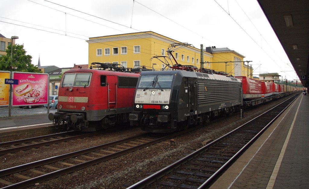 Eine Rundreise mit der Bahn im eigenen Bundesland stand am 22.07.2010 auf dem Plan. Los ging es von Eschwege aus nach Fulda. Dort konnten 111 094-9 und 189 987 (ES 64 F4-087) nebeneinander abgelichtet werden.