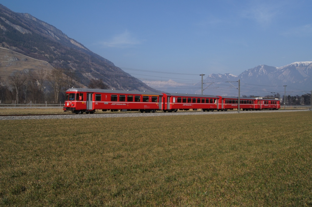 Eine S 1 fhrt am 3.3.11 von Chur Richtung Felsberg.
