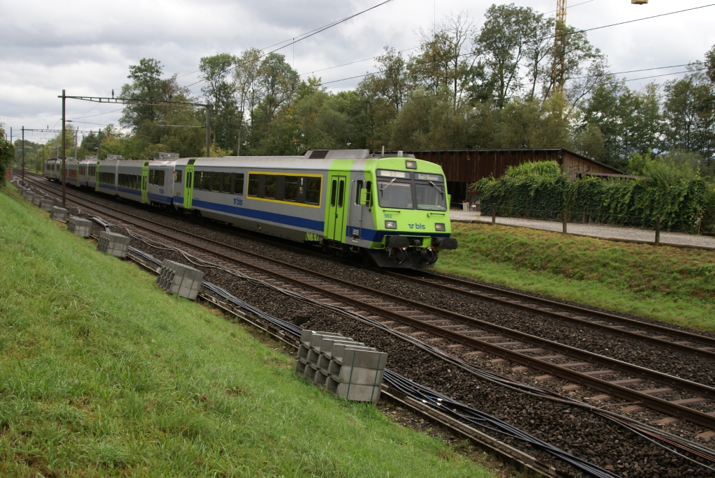 Eine S 3 nach Biel verlsst am 25.9.10 Lyss.