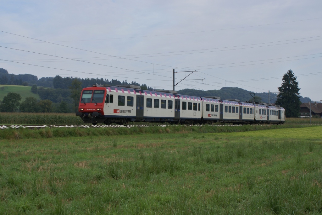 Eine S 6 nach Luzern verlsst am 6.9.10 Lindenholz. 