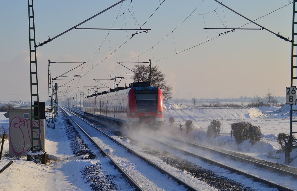 Eine S11 beschleunigt aus dem HP Allerheiligen.....mit Zunahme der Geschwindigkeit verwirbelt der Schnee hinter dem Zug. 8.12.2012