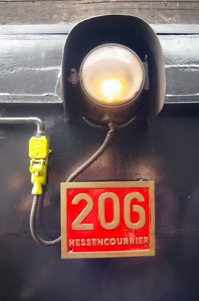 Eine Schraube am Schild fehlte, aber sonst war alles o.k. beim Einsatz der 206 am Feiertag beim Hessencourier.