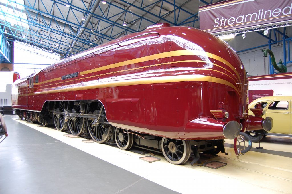 Eine sehr imposante Erscheinung.  Duchess of Hamilton  im National Eisenbahnmuseum York, Juni 2010