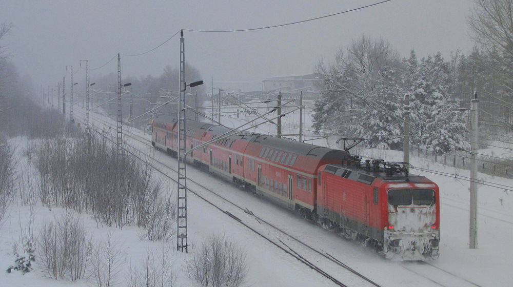 Eine sehr vereiste 112er kam uns auf unserer schnen Tour mit dem Kollegen Wiemer vor die Linse. Sie schob den RE3 von Elsterwerda nach Stralsund. 29.12.2010