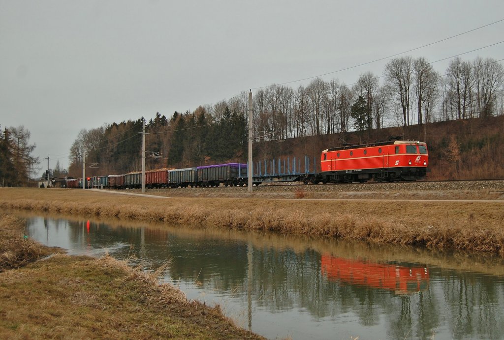 Eine Seltenheit auf der Pyrnbahn ist die 1144 40.
Am 27.02.2012 war jedoch die letzte blutorange 44er
mit dem 54685 in Wartberg an der Krems zu sehen.
