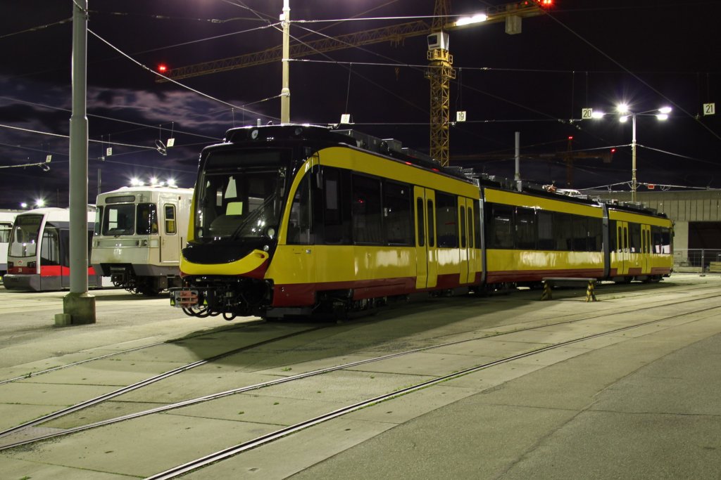 Eine Strassebahnganitur der Karlsruher Stadtwerke zugast in der Hw Simmering in Wien. Das Foto entstand w�rend der Veranstalltung, Lange Nacht der Wr Stadtwerke; am 05.05.2012