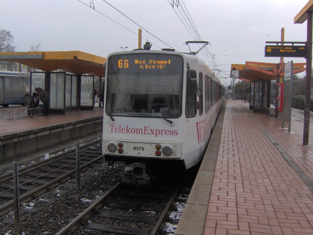 Eine Straenbahn der Linie66 der SWB Bonn.Hier ist sie in Sankt Augustin zu sehen.13.2.10.