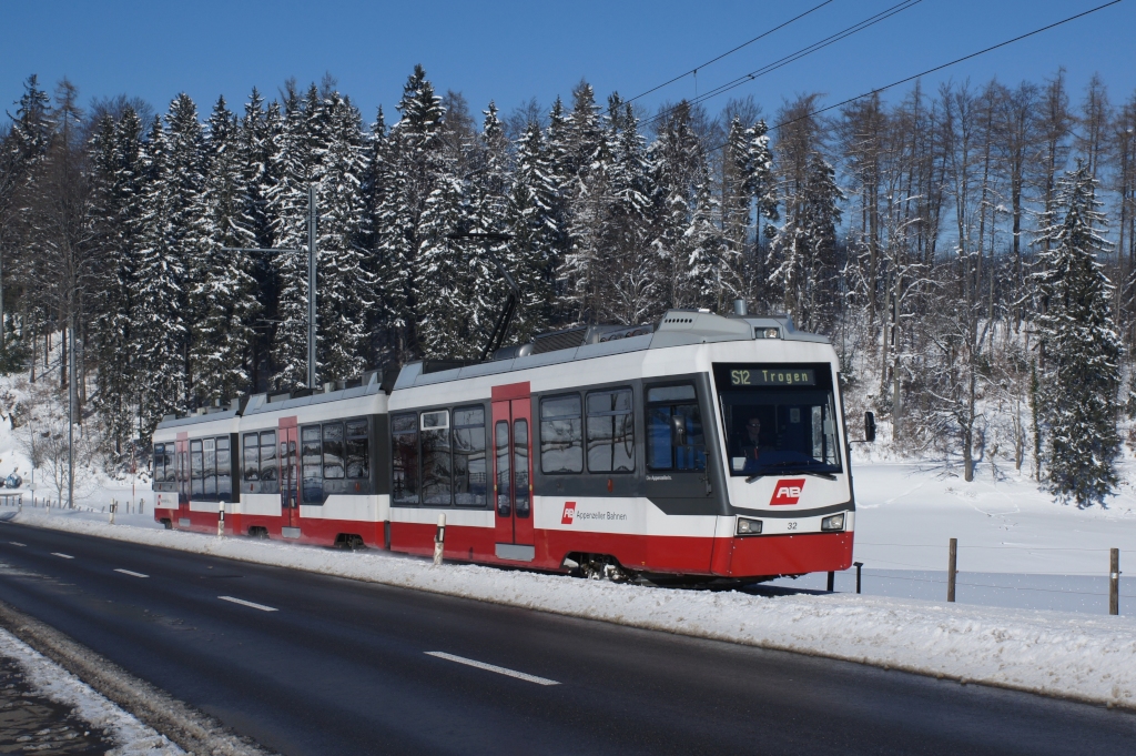 Eine Stunde spter konnte der gleiche Triebwagen oberhalb der Station Rank abgelichtet werden. (10.02.2013)