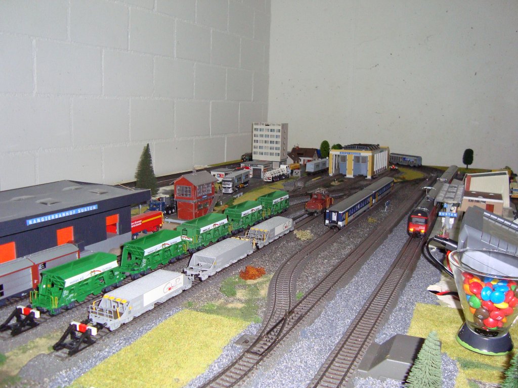Eine bersicht des grssten teil meiner H0 Anlage. Noch fehlen Fahrleitung und Signale. Aufgenommen am 27.06.2009 um 21:20