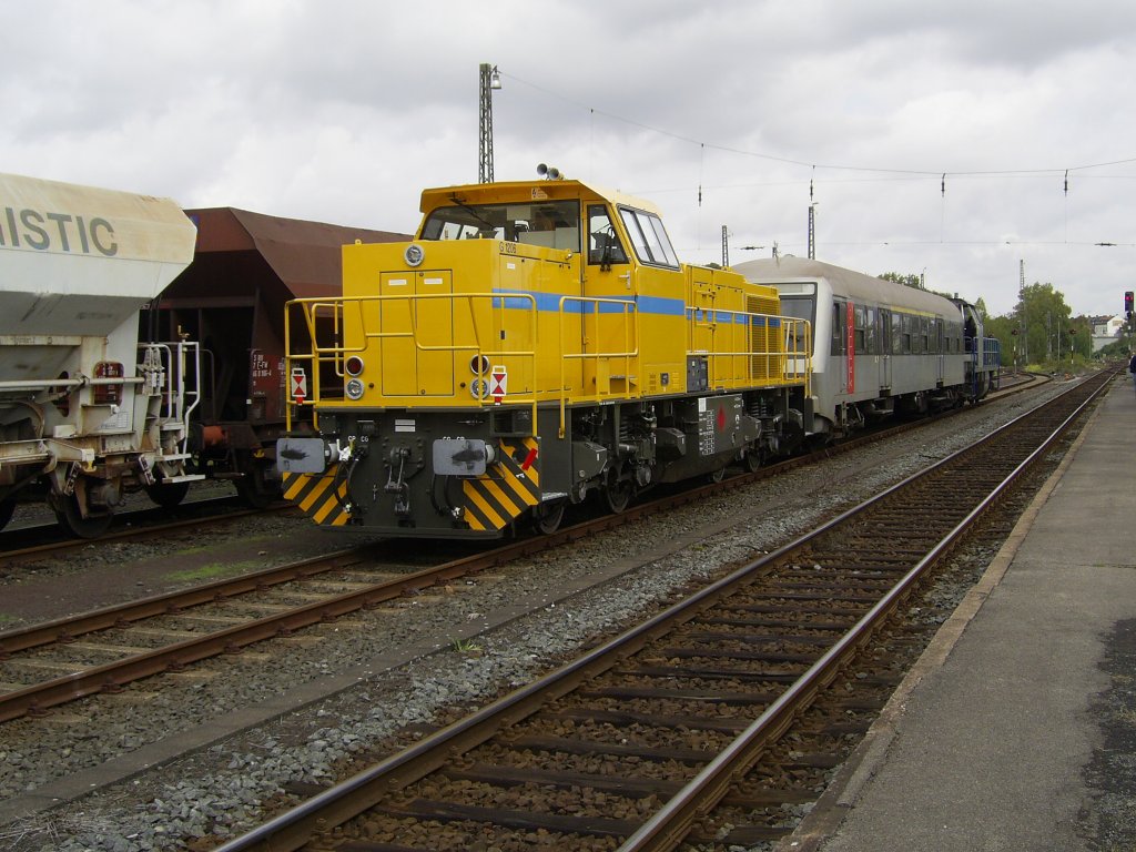 eine Unbekannt G1206 mit einem Abellio Steuerwagen und der V 107 der RTB warten auf ausfahrt in Dren (22.09.11)