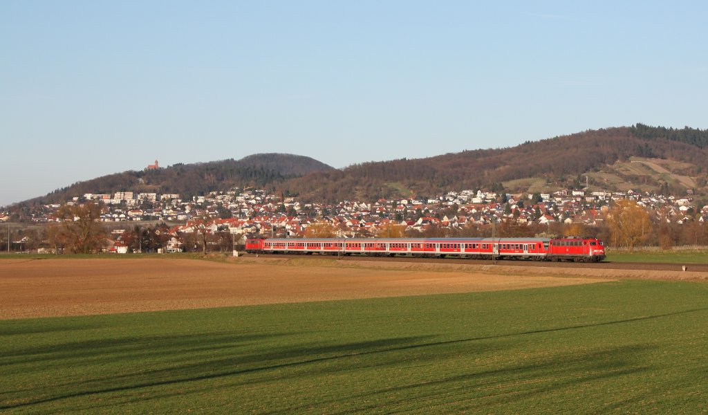 Eine unbekannte 110 zieht eine RB von Frankfurt/Main nach Heidelberg. 
Aufgenommen am 20.03.11 in Grosachsen-Hirschberg.

