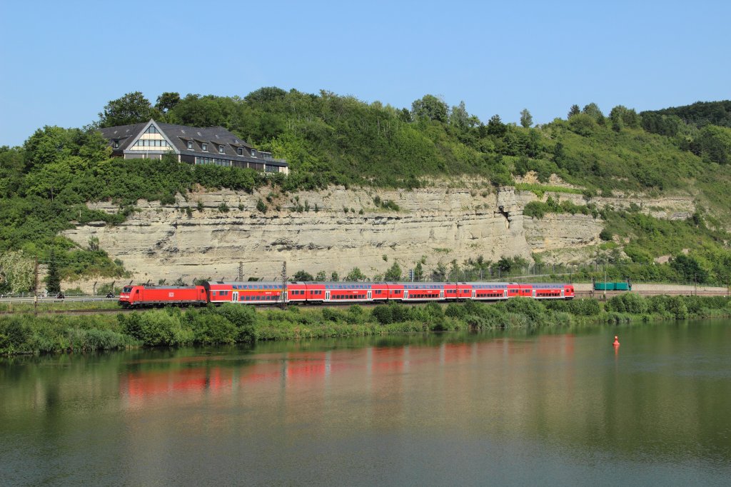 Eine unbekannte 146.2 mit einem Regional Express in Retzbach-Zellingen am 24.07.20122