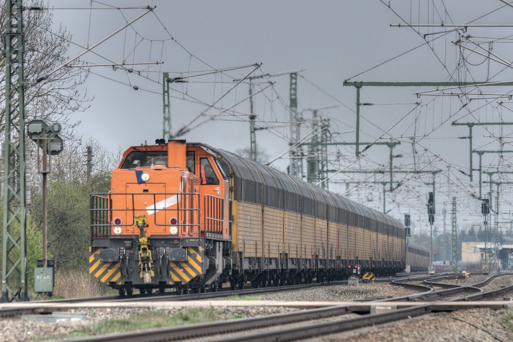 Eine unbekannte 271er am 14.04.12 bei Mnchen-Feldmoching Richtung Landhut