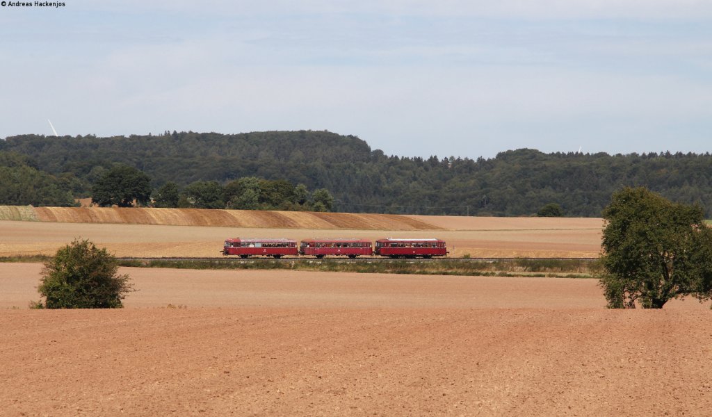 Eine unbekannte Schienenbusgarnitur als Sdz (Wolfhagen-Korbach) bei Berndorf 2.9.12