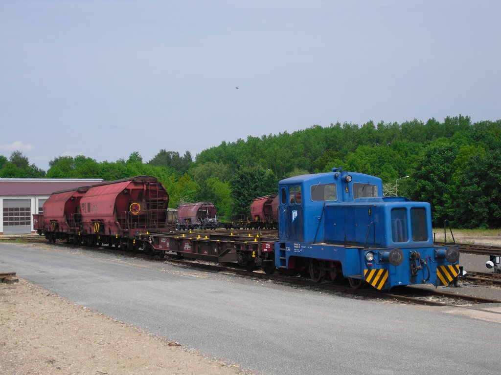 Eine V10 in Altenburg beim Waggonbau. Foto machte ich am 26.05.10 durch den Zaun.