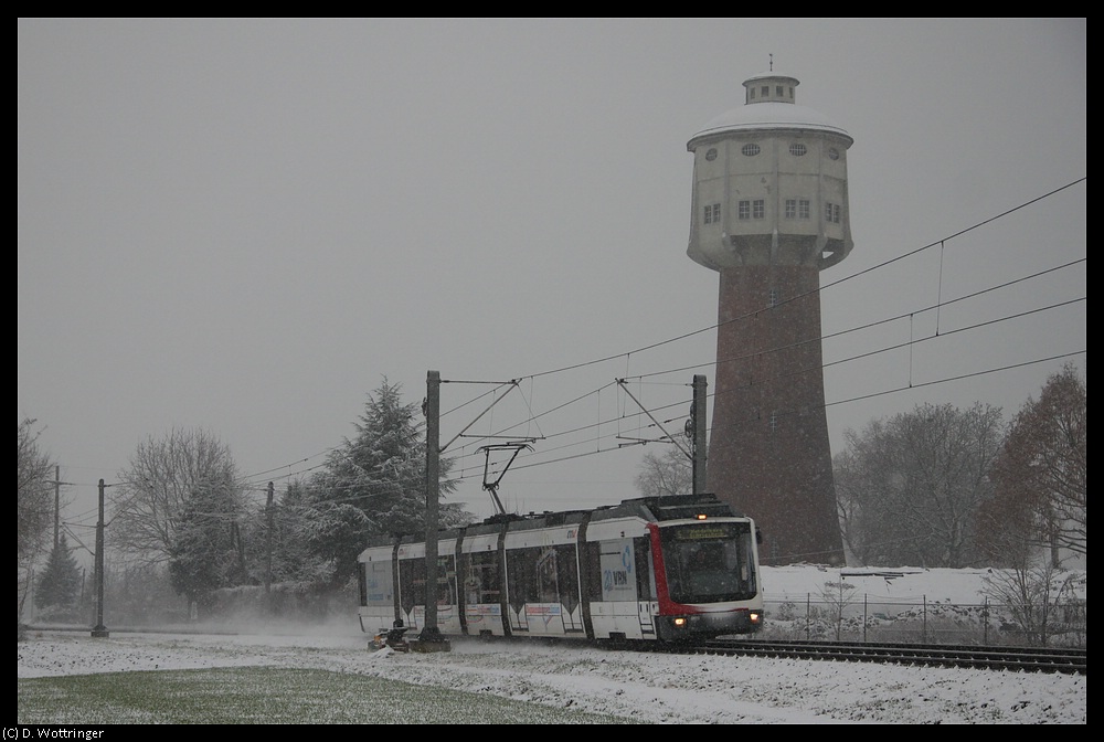 Eine Variobahn am 29. November 2010 in Wieblingen am Wasserturm.