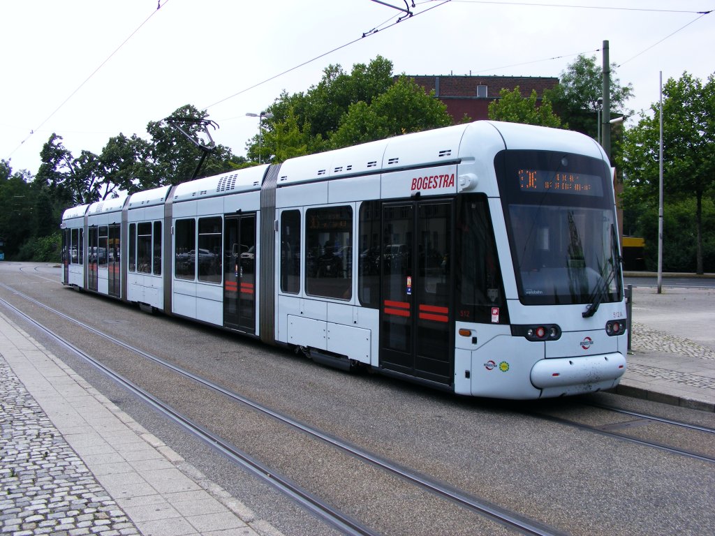 Eine Variobahn der BOGESTRA steht am 29. Juni 2010 als Wagen der Linie 306 zum Bochumer Hauptbahnhof vor dem Wanne-Eickeler Hauptbahnhof.