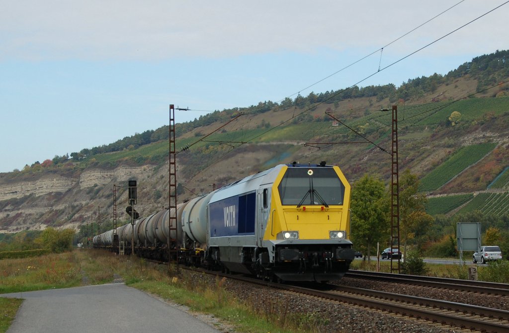 Eine Voith Maxima zieht einen Kesselwagenzug in Thngersheim Richtung Wrzburg. 01.10.2012
