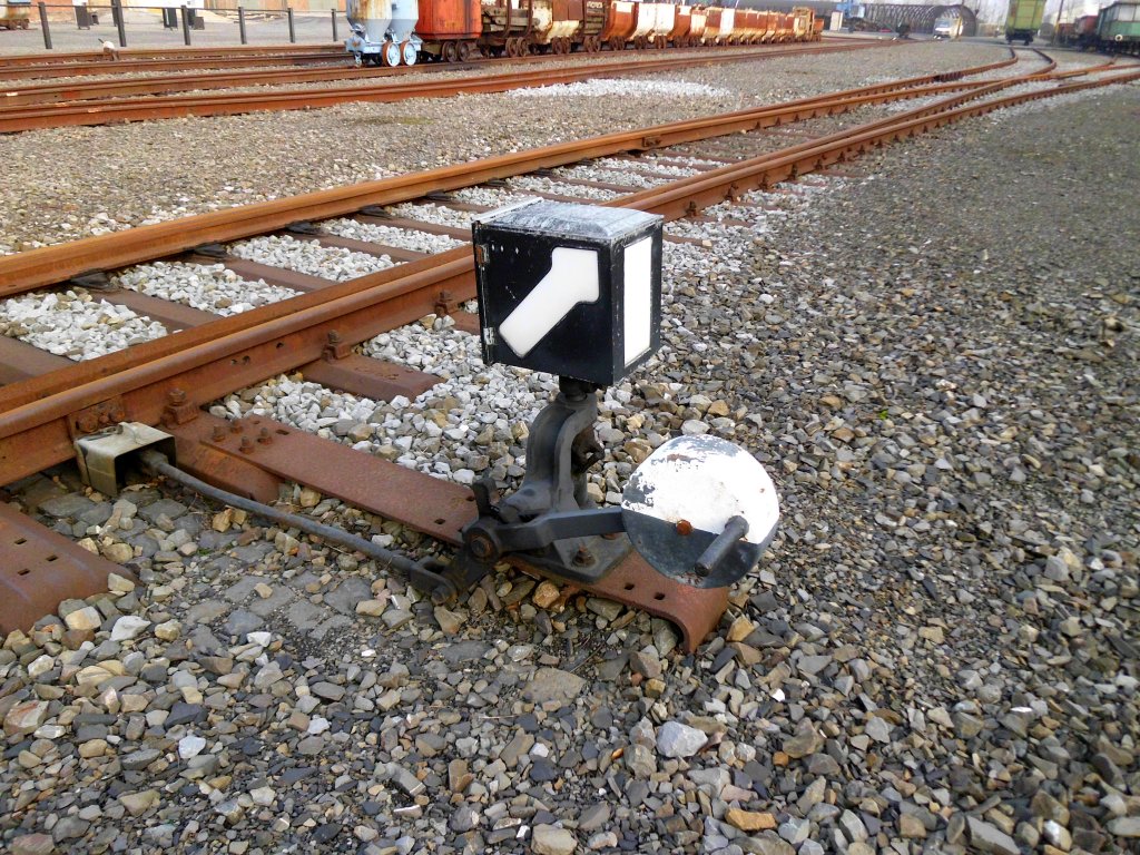 Eine Weiche mit Weichensignal und Stellhebel auf dem Gelnde der ehemaligen Zeche Zollern in Dortmund-Bvinghausen am 01.03.2011.