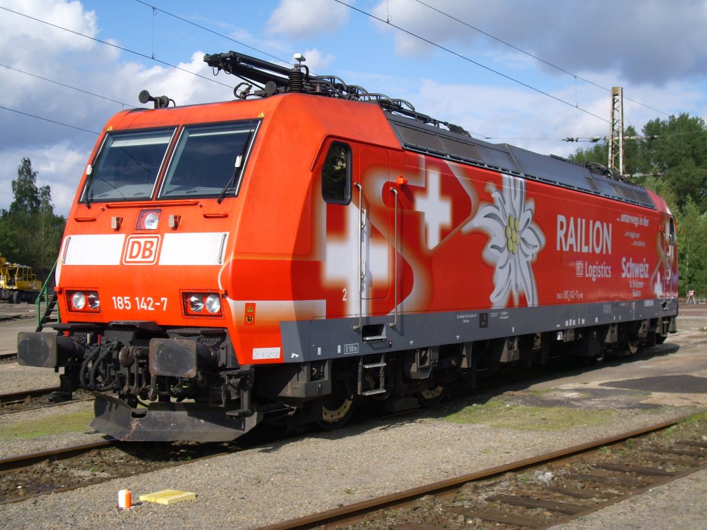 Eine weitere Werbelok der DB war am 18.09.2010 anllich der Osnabrcker 175-Jahr-Feier  Deutsche Eisenbahn  zu sehen. Die 185 142 (Bombardier 33604/2003). Eine rundum gelungene Vorstellung das Ganze, das wrde ich so behaupten.