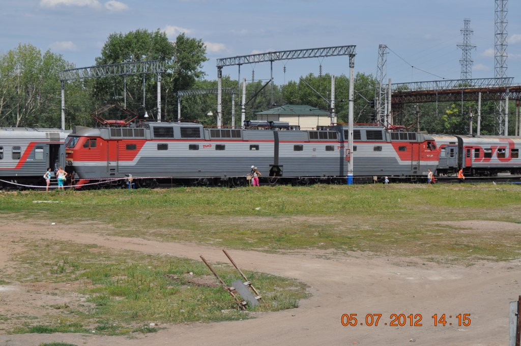Eine YC7-271 am 05.07.12 abfahrbereit im Bahnhof Ufa in richtung Moskau.