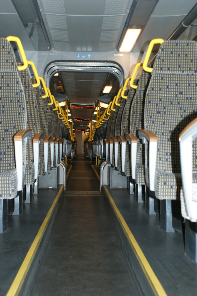 Eine ziemlich enge und aussichtslose Sitzkultur herrscht im Trans Regio ET 460.
20.Mrz 2010