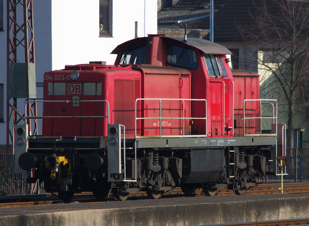 Einen Platz an der Sonne....

hatte am 03.03.2013 das Arbeitstier 294 823-0 gefunden und verbrachte einen geruhsamen Sonntag.

Abgestellt im Bahnhof Dillingen/Saar.