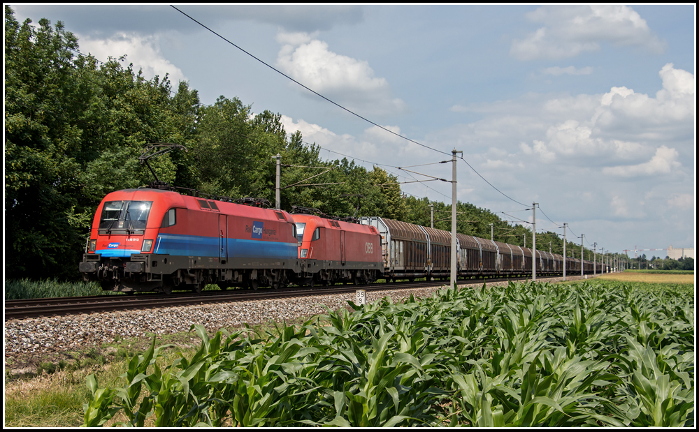 Einen recht bekannten Gterzug bespannte am 29. Juni 2013  Rail Cargo Hungaria  1116 013 und 1116 027: Den Audi-Zug.
Zu sehen ist der GAG 47113 (Passau - Sopron) hier zwischen Pottendorf und Ebenfurth