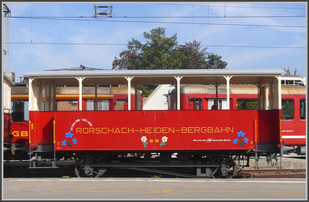 Einer der fnf Sommerwagen, der B5, wartet in Heiden auf Fahrgste. (29.09.2011)