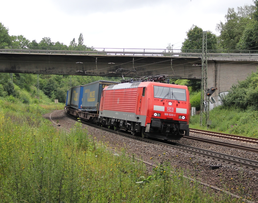 Einer der LKW-Walter KLV-Zge am 13.07.2012 in Richtung Norden wurde von 189 020-1 bespannt. Aufgenommen bei Gtzenhof/Fulda.
