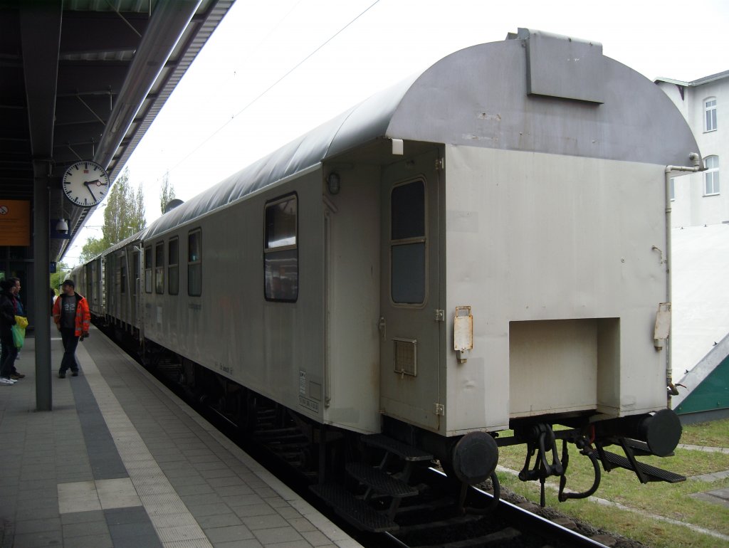 Einer der Messwagen des Zuges der mit 203 310 bespannt war. Ist wohl ein ehemaliger Umbauwagen.
Rostock Hbf (Gleis 1) am 16.05.2010