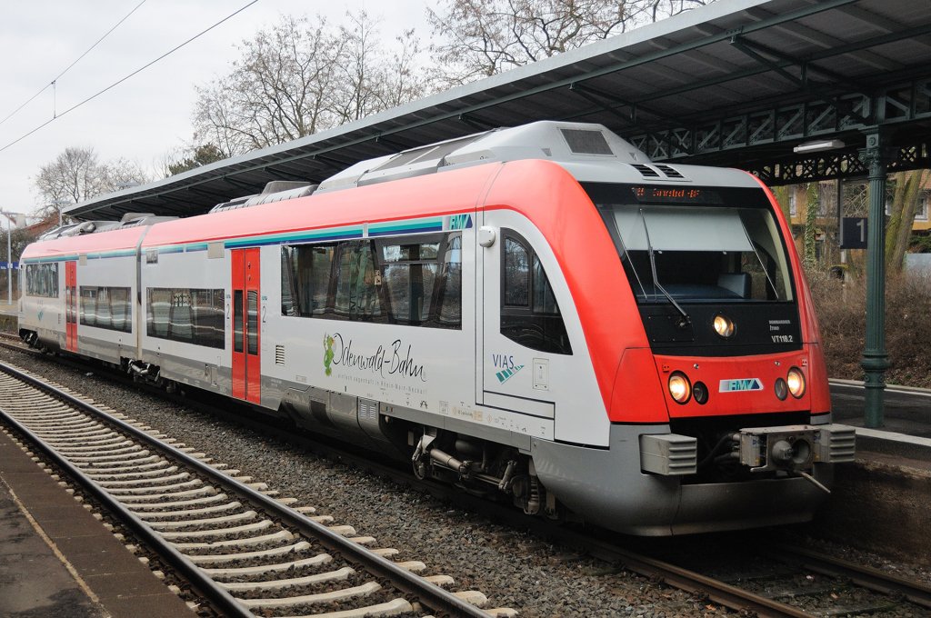 Einer der neuen Itinos der Odenwald-Bahn. Aufgenommen in Darmstadt-Nord im Februar 2009.