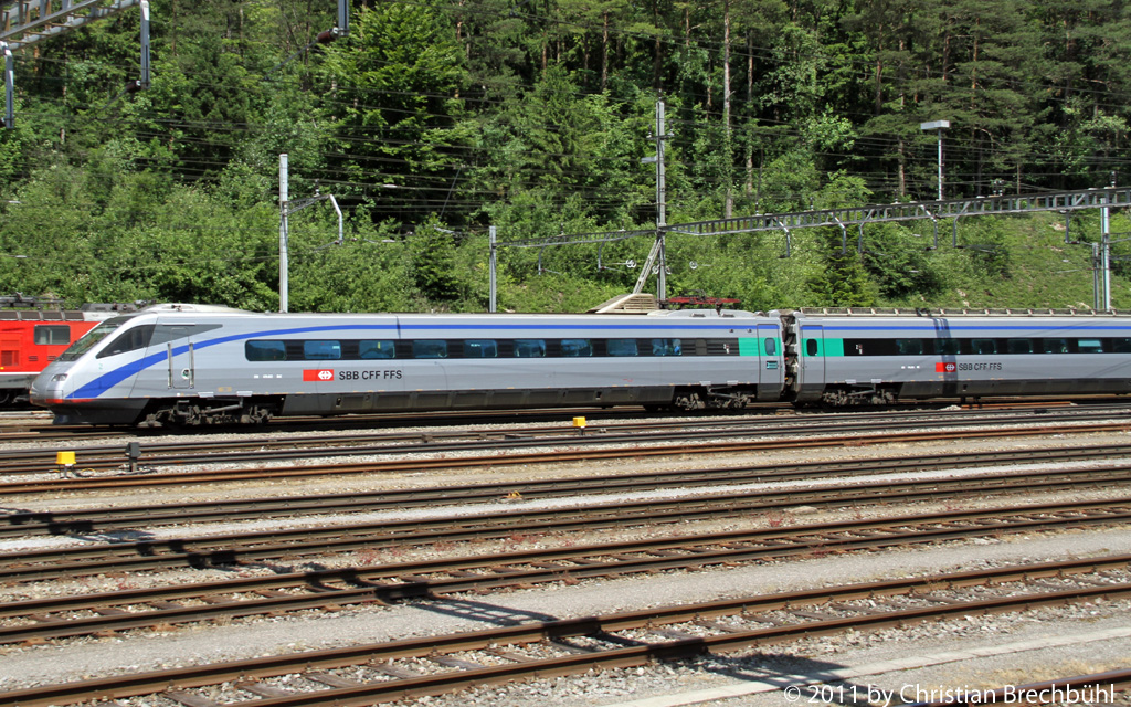 Einer der Pannenzge welche die SBB bald nicht mehr auf der Gotthard Strecke sehen will, die ETR 470 052 002 am 28.05.2011 in Arth Goldau.