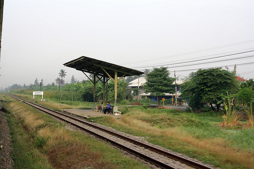 Einfacher Witterungsschutz der Hst. Phuttamonthon Sai 2 am 13.Mrz 2011.