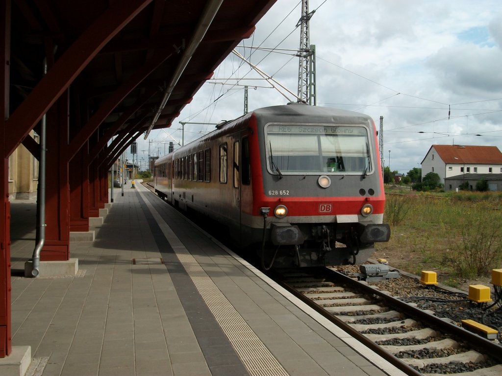 Einfahrender 628 652 aus Lbeck,am 07.August 2010,in Pasewalk zur Weiterfahrt nach Szczecin Glowny.