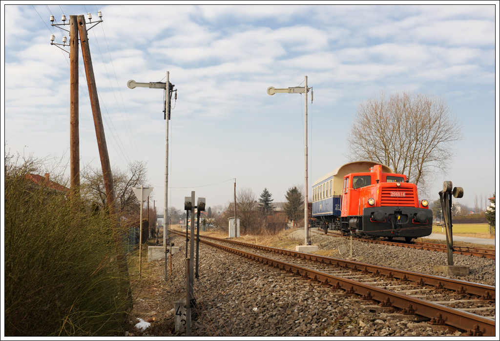 Einfahrt von 2060.14 in Oberwart am 26.2.2011 bei der Rckkehr von ihrer eine Nebenfahrt aus Oberschtzen.